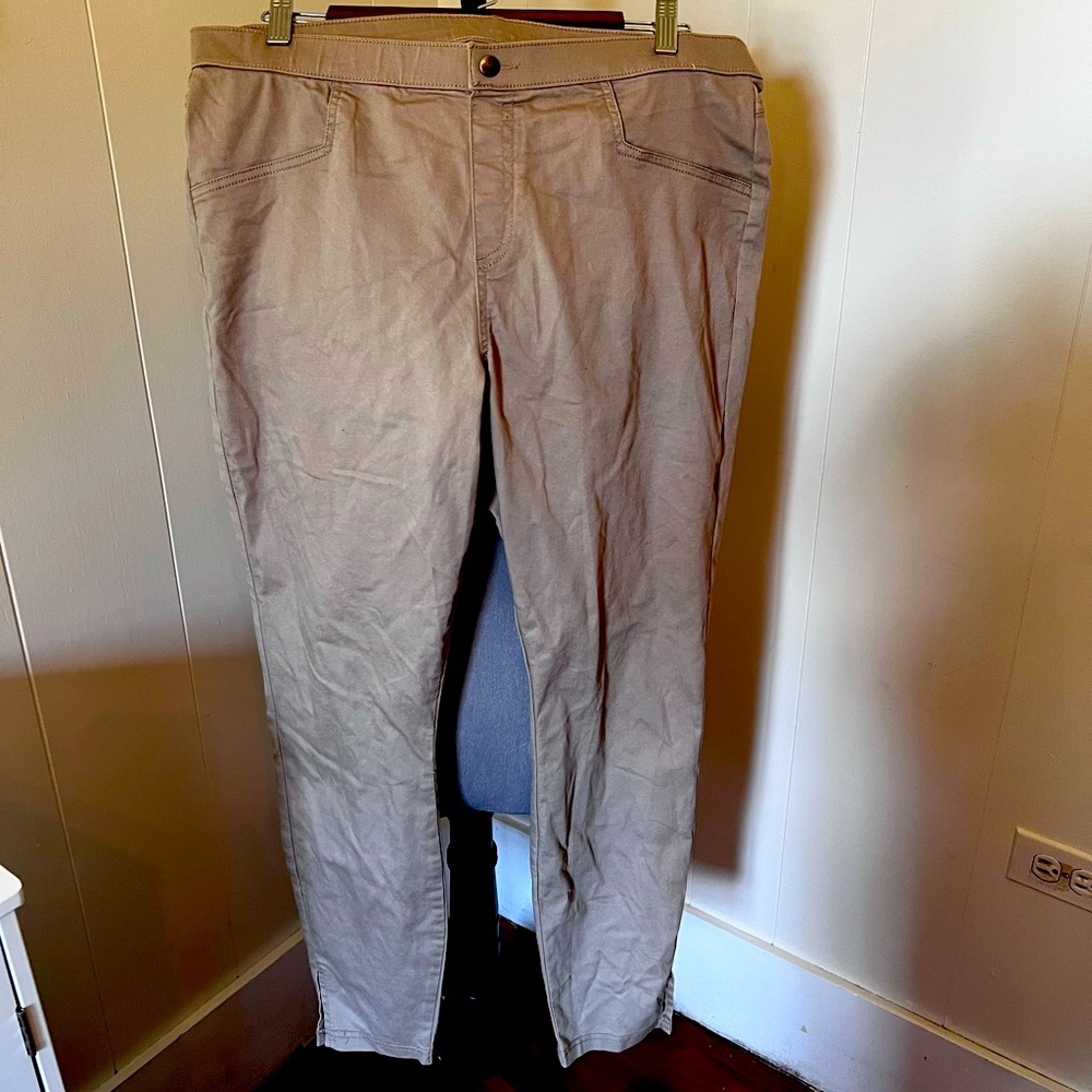 NWT Hue Studio Khaki Straight-Legged Pants, Size XL